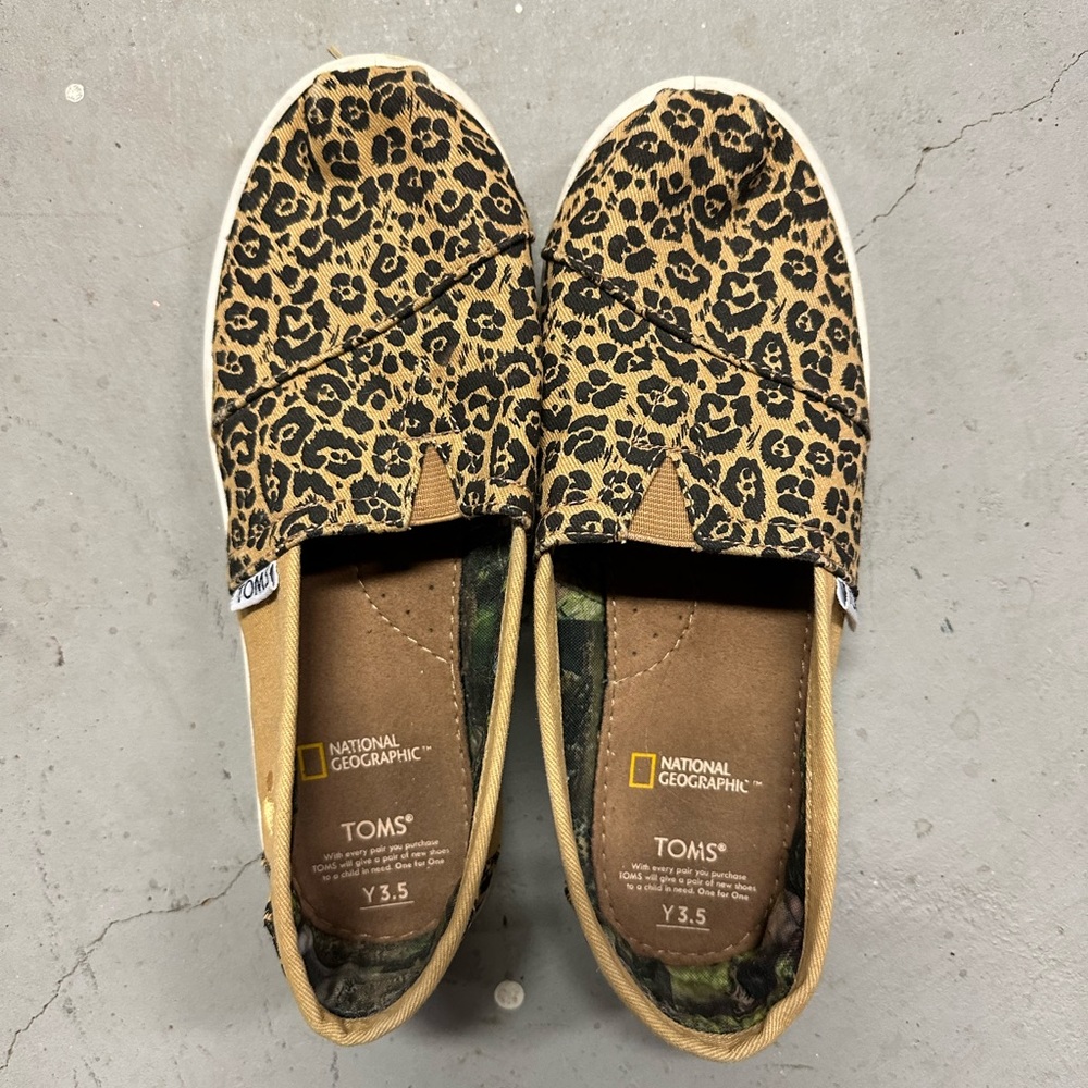 TOMS National Geographic cheetah print youth kids 3.5